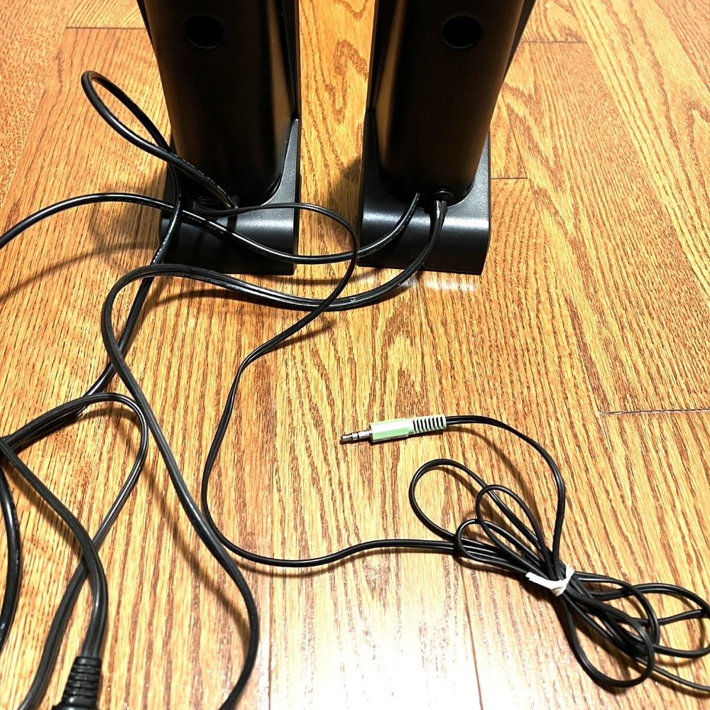 Logitech R-10 Stereo PC Speakers - Picture 4 of 4